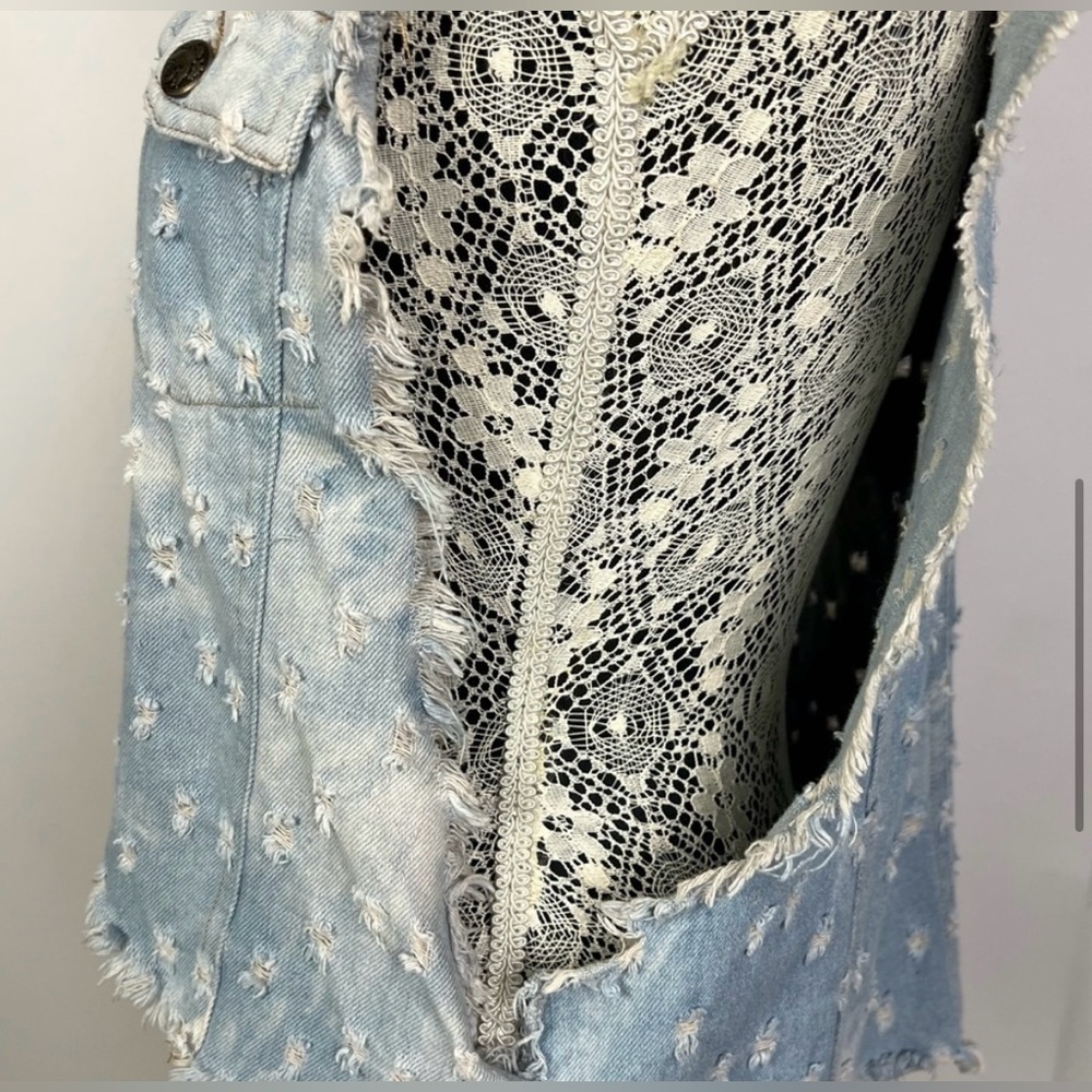 Very J distressed high low denim vest - Size: Large - Picture 11 of 16
